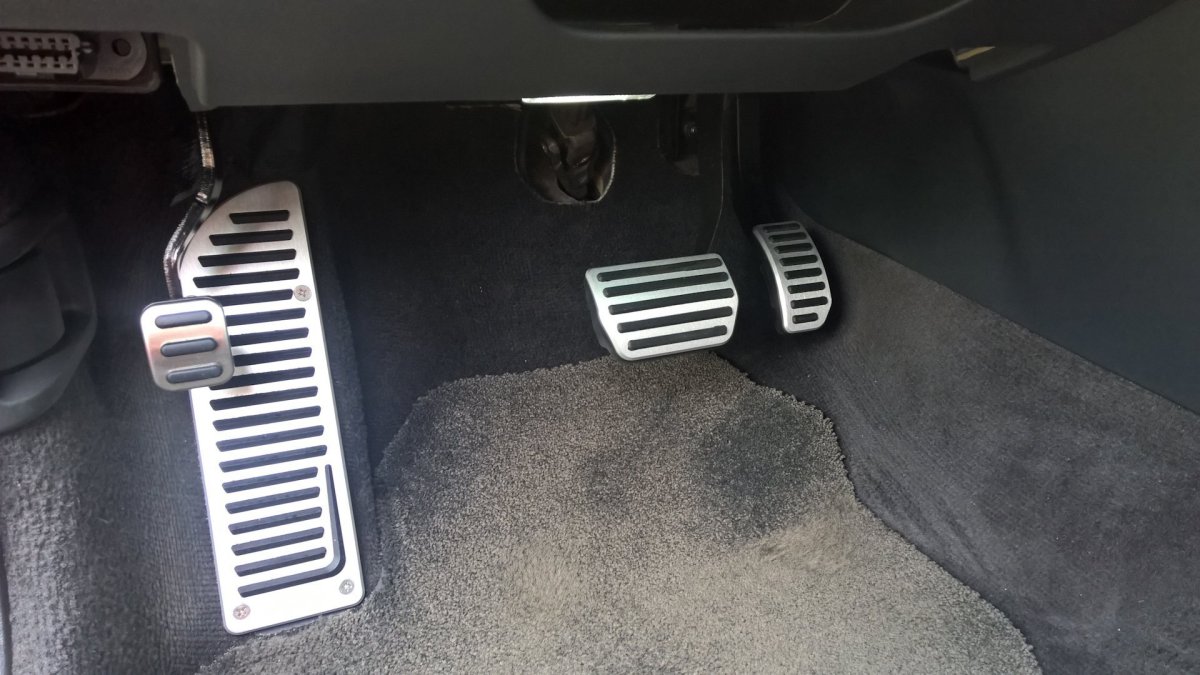 Расположение педалей Тойота Королла