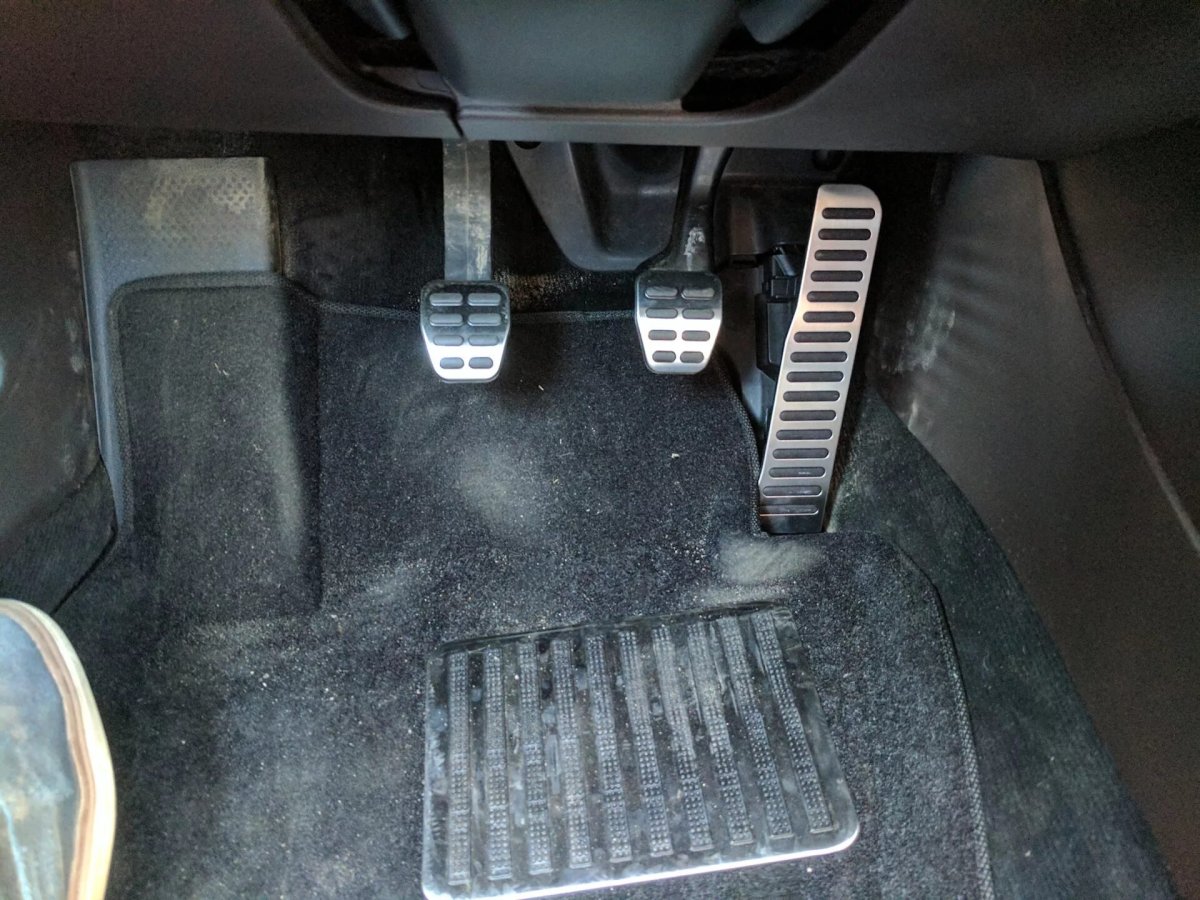 Расположение педалей ВАЗ 2109