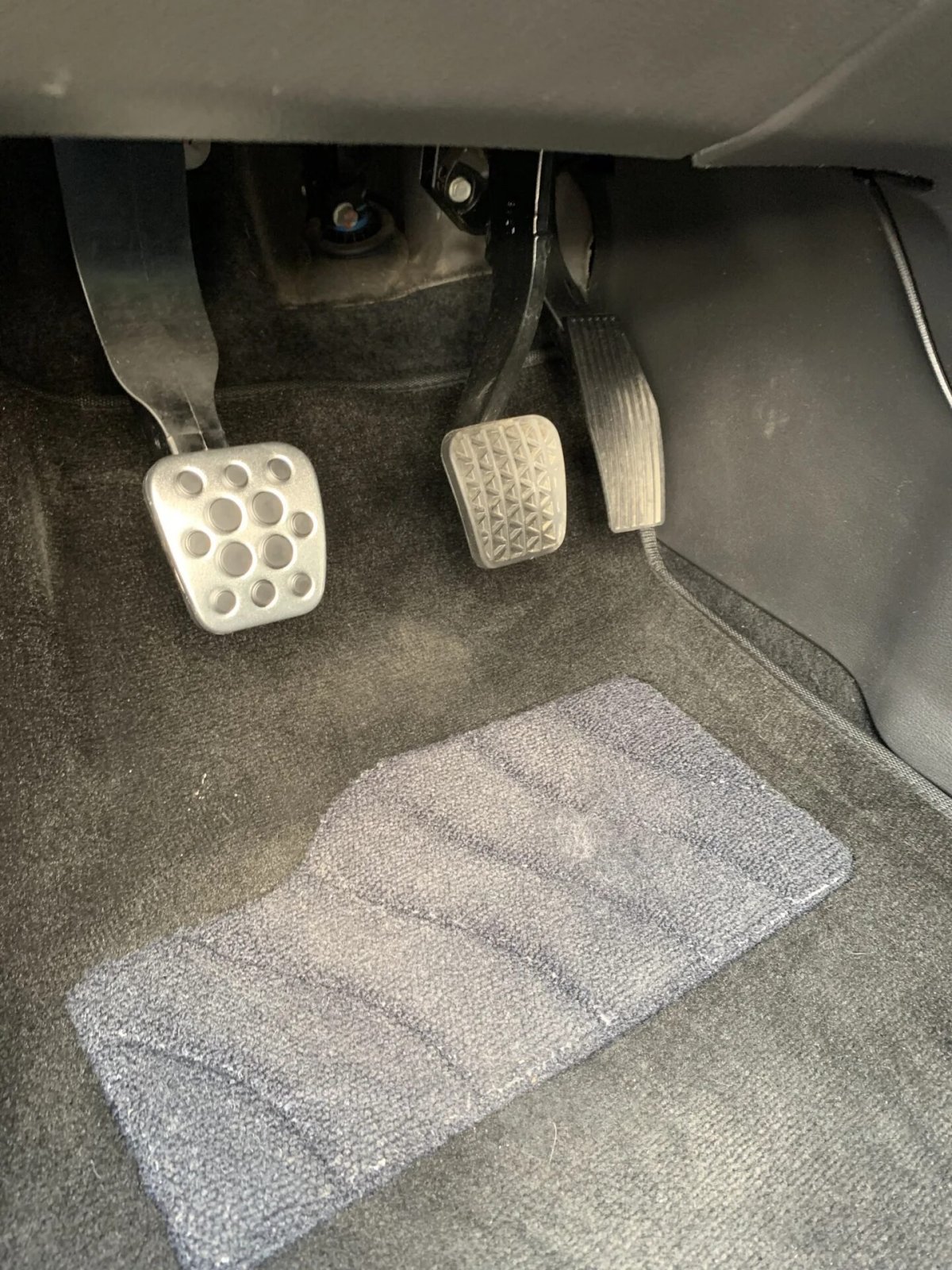 Педали в машине ВАЗ 2114