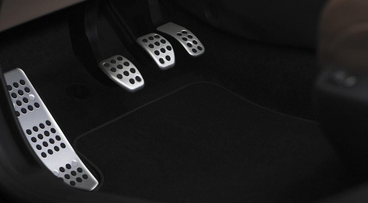 Педали Мазда 3