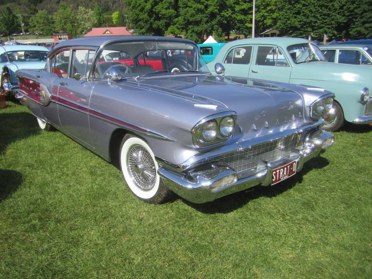 Pontiac Bonneville 1958 sedan