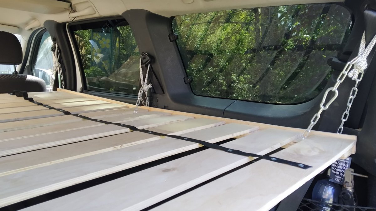 Спальное место в машине своими руками