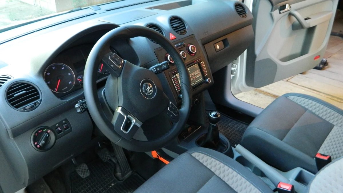 Caddy Life 2005 салон