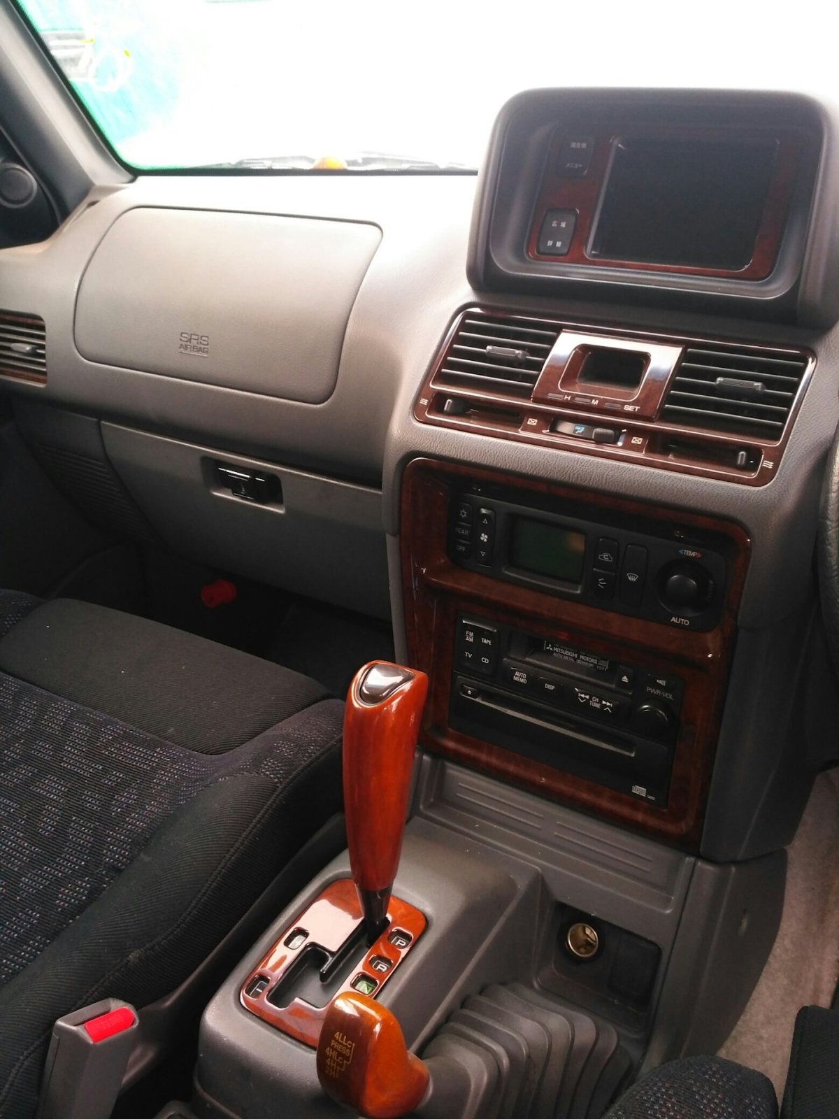 Салон под дерево Паджеро 4