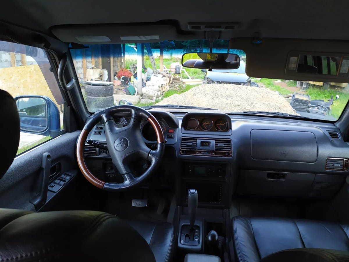 Mitsubishi Pajero 1997 Interior