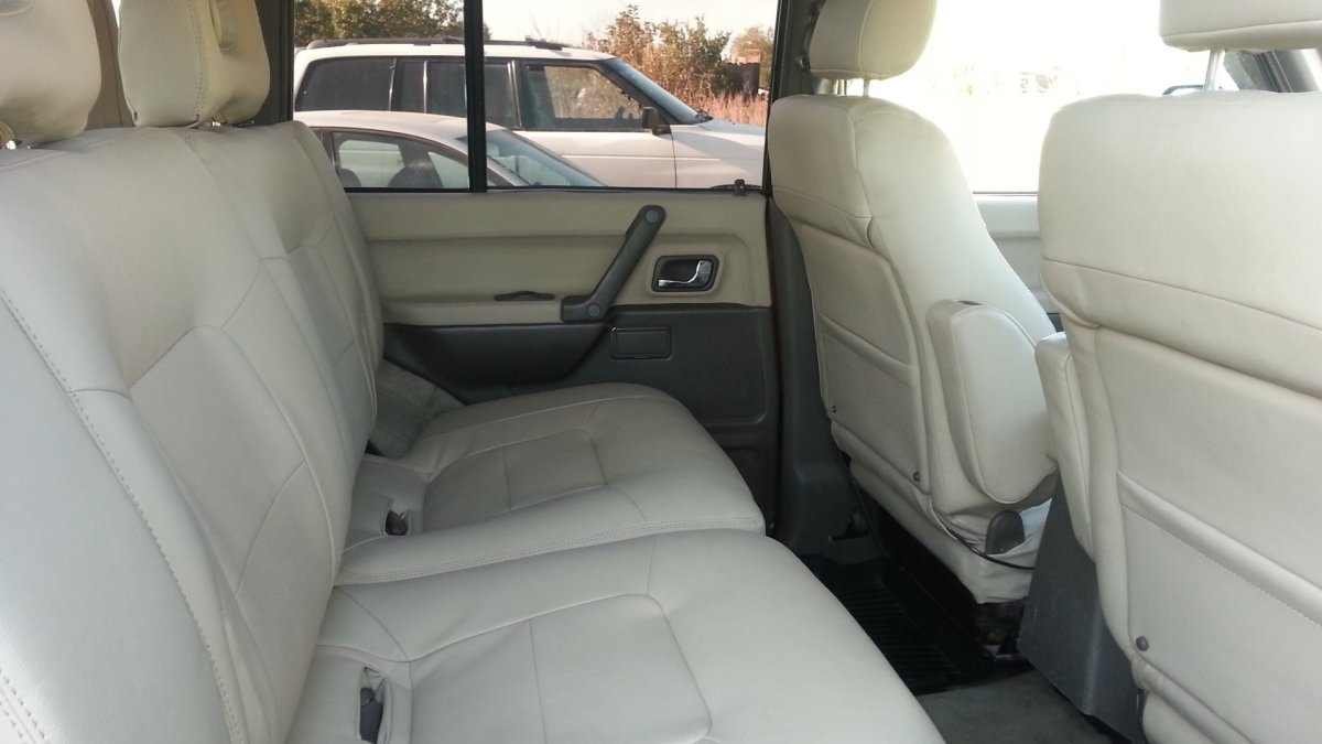 Mitsubishi Pajero 4 светлый салон