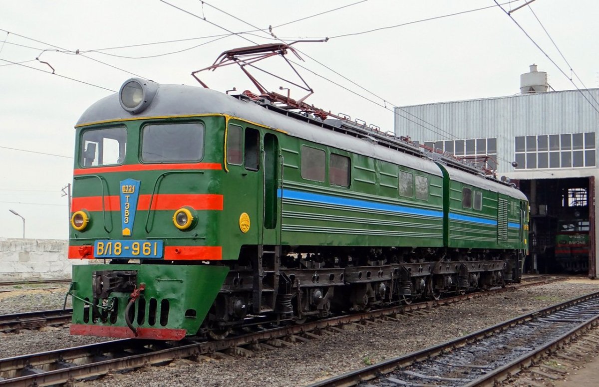 Локомотив вл 8