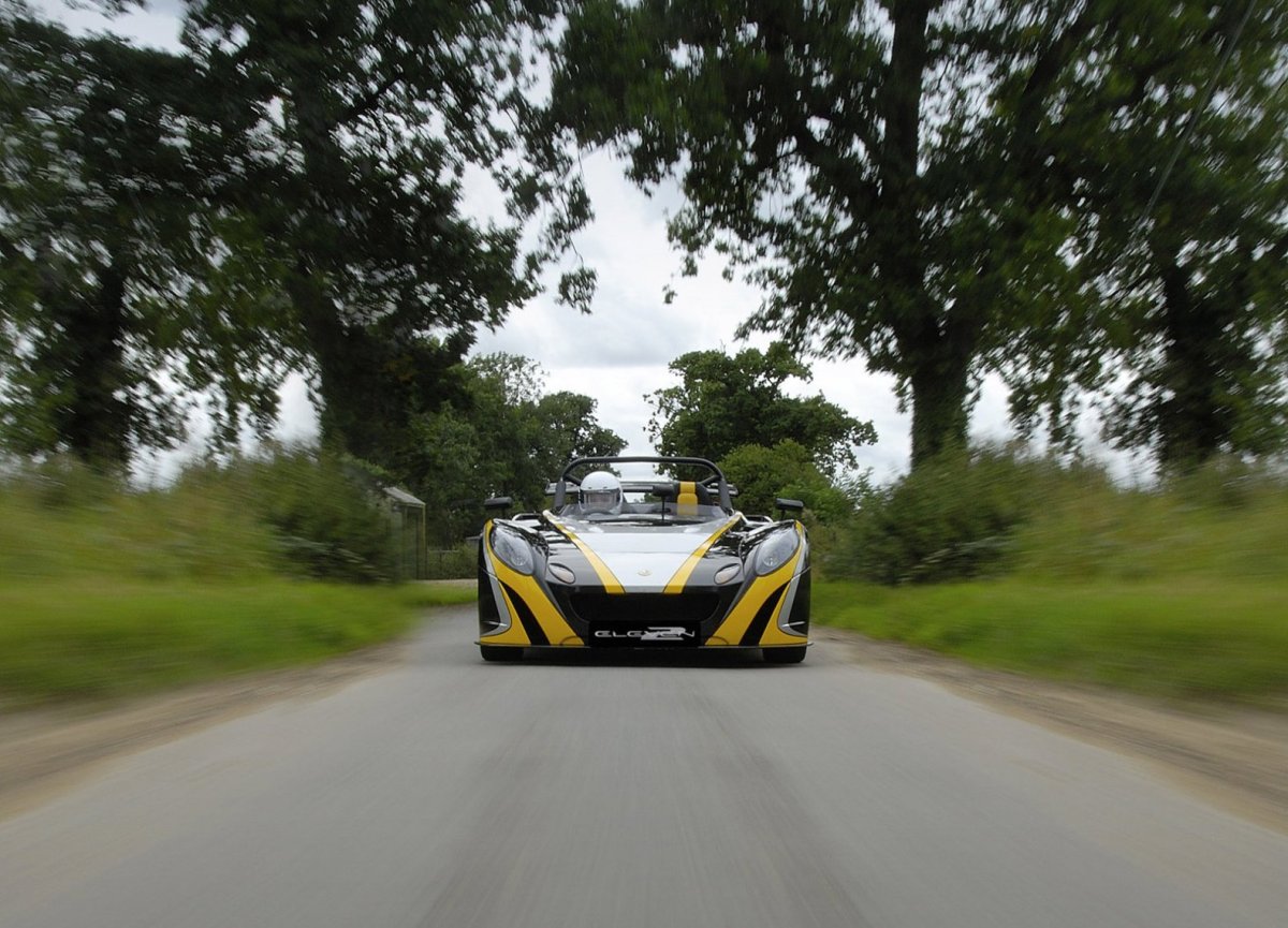 Lotus 2 Eleven салон