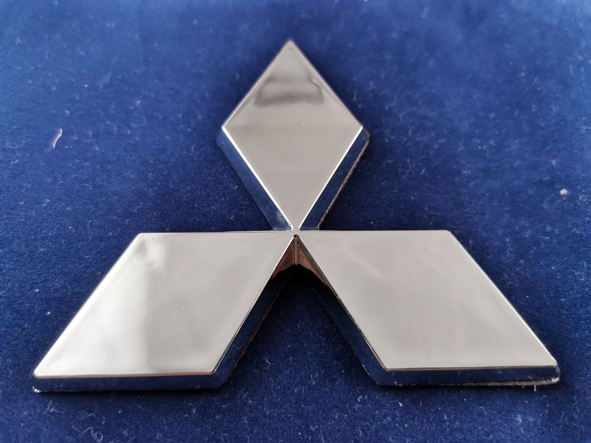 Mitsubishi значок