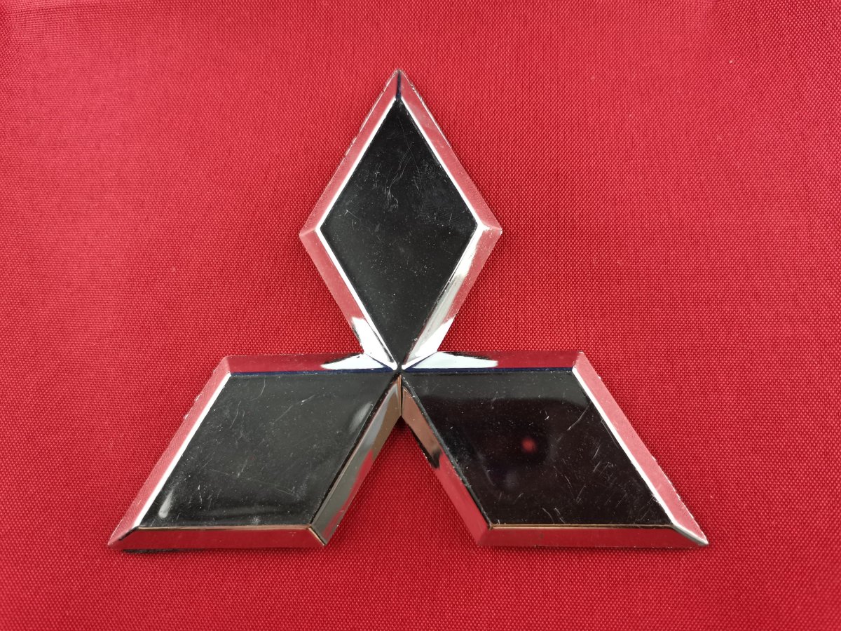 Новый значок Митсубиси