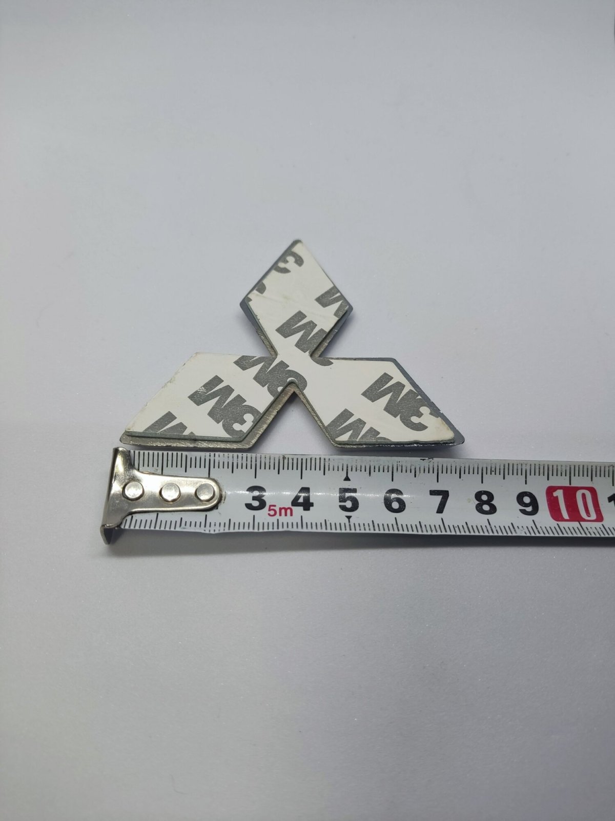 Эмблема Митсубиси из бисера