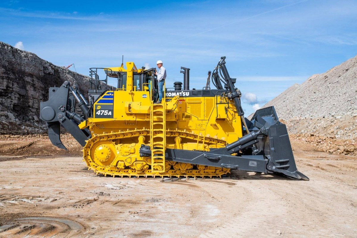 Комацу бульдозер большой