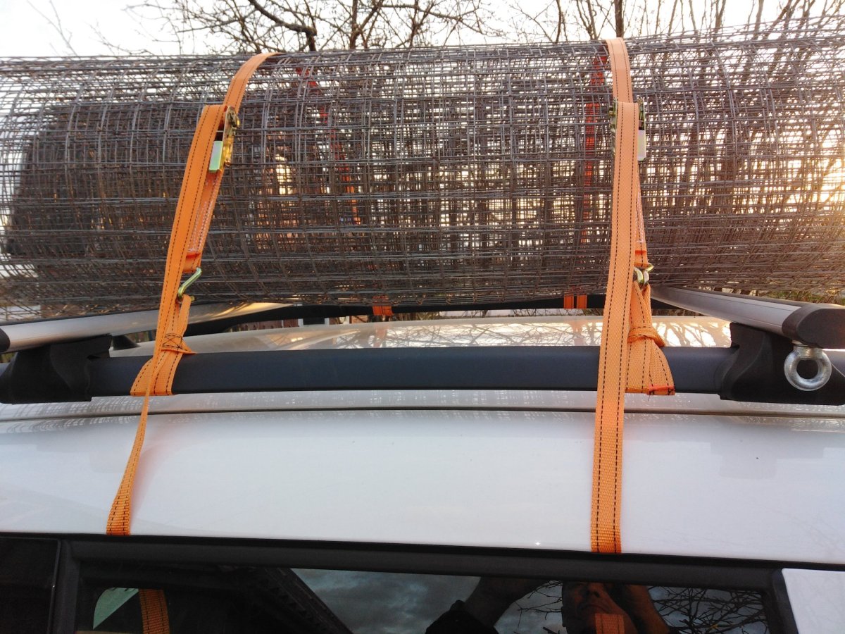 Крепление груза в багажнике