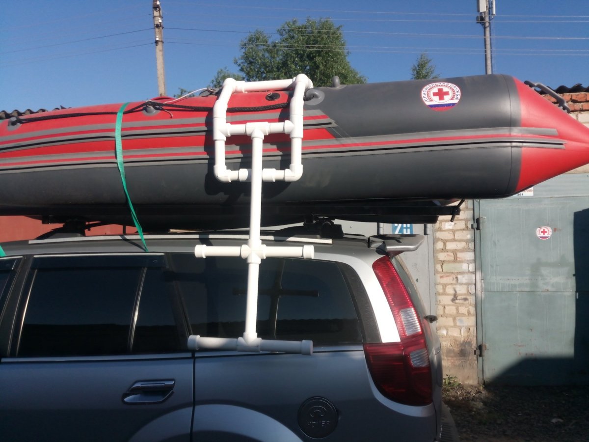 Лодка ПВХ на крыше рав 4