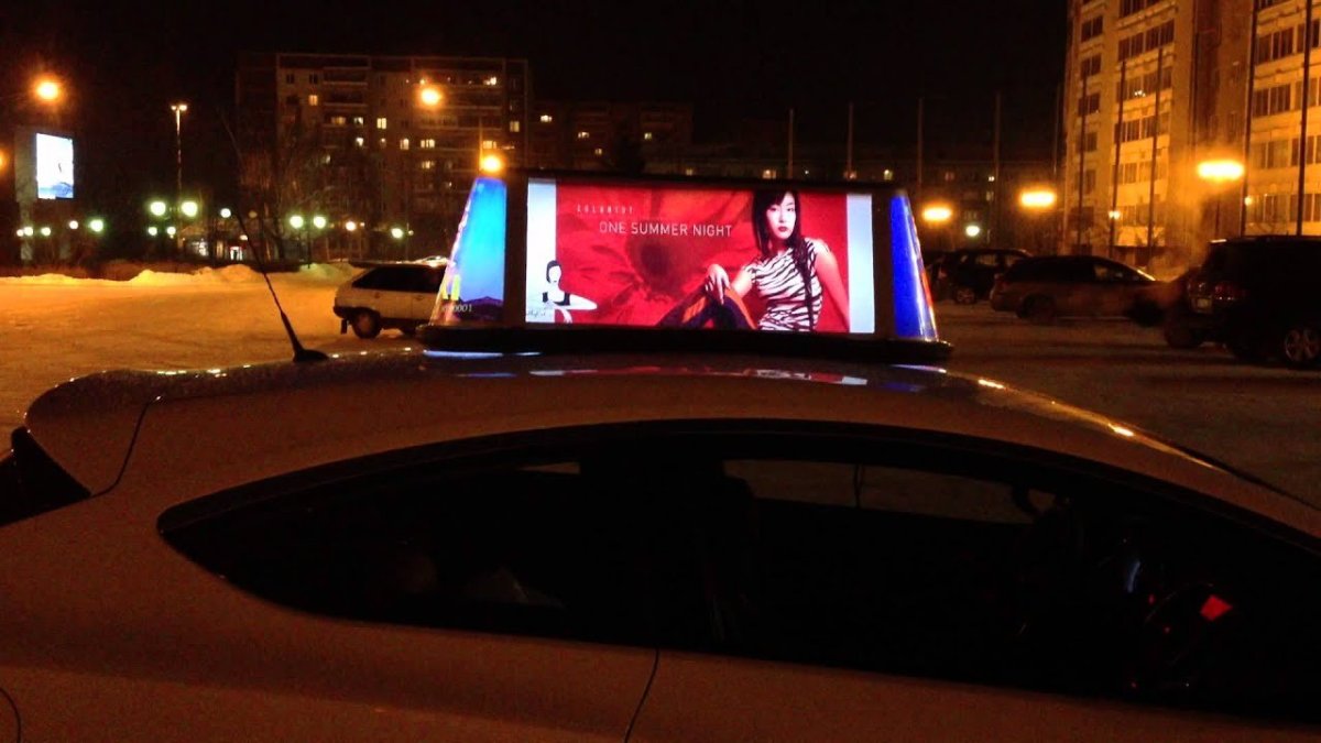 Экран рекламный на автомобиле