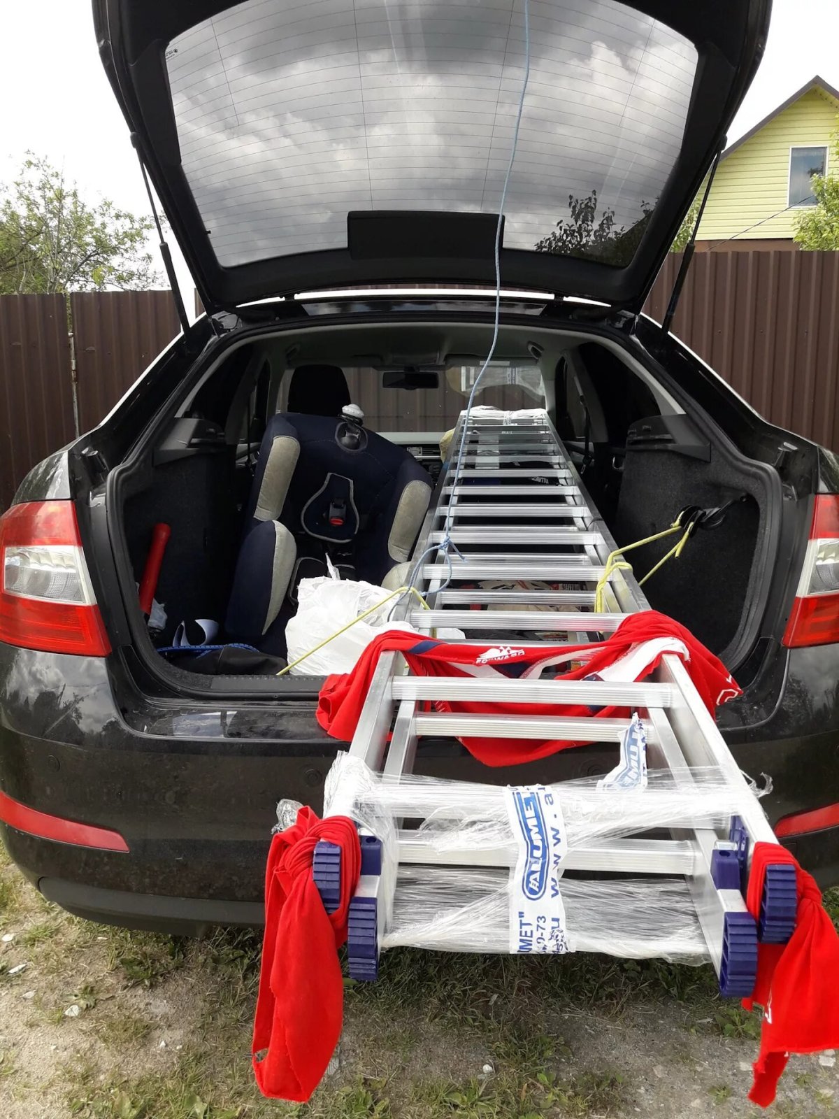 Лестница для багажника автомобиля