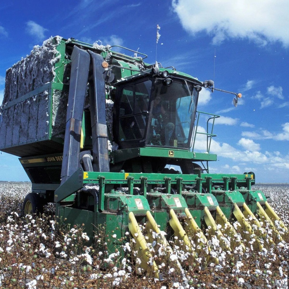 Хлопкоуборочный комбайн John Deere