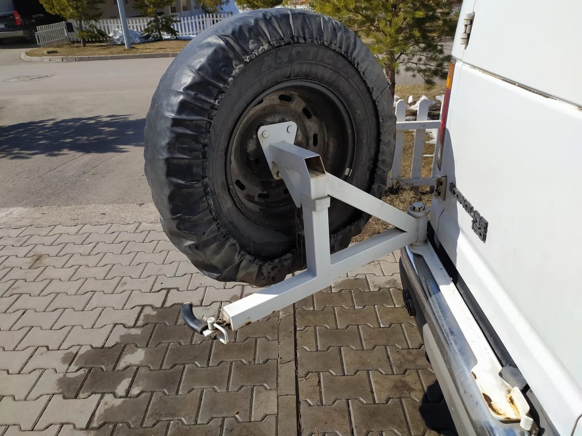 Discovery 3 кронштейн запаски