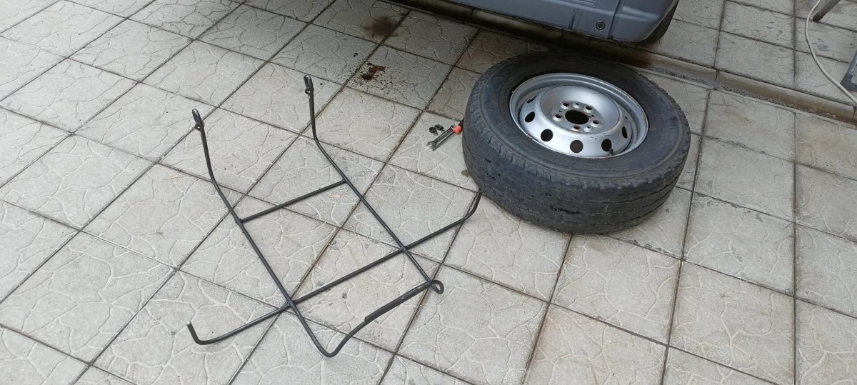 Лебедка запасного колеса Пежо боксер