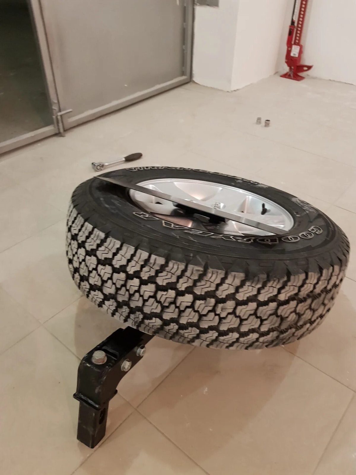 Кронштейн запасного колеса под квадрат фаркопа