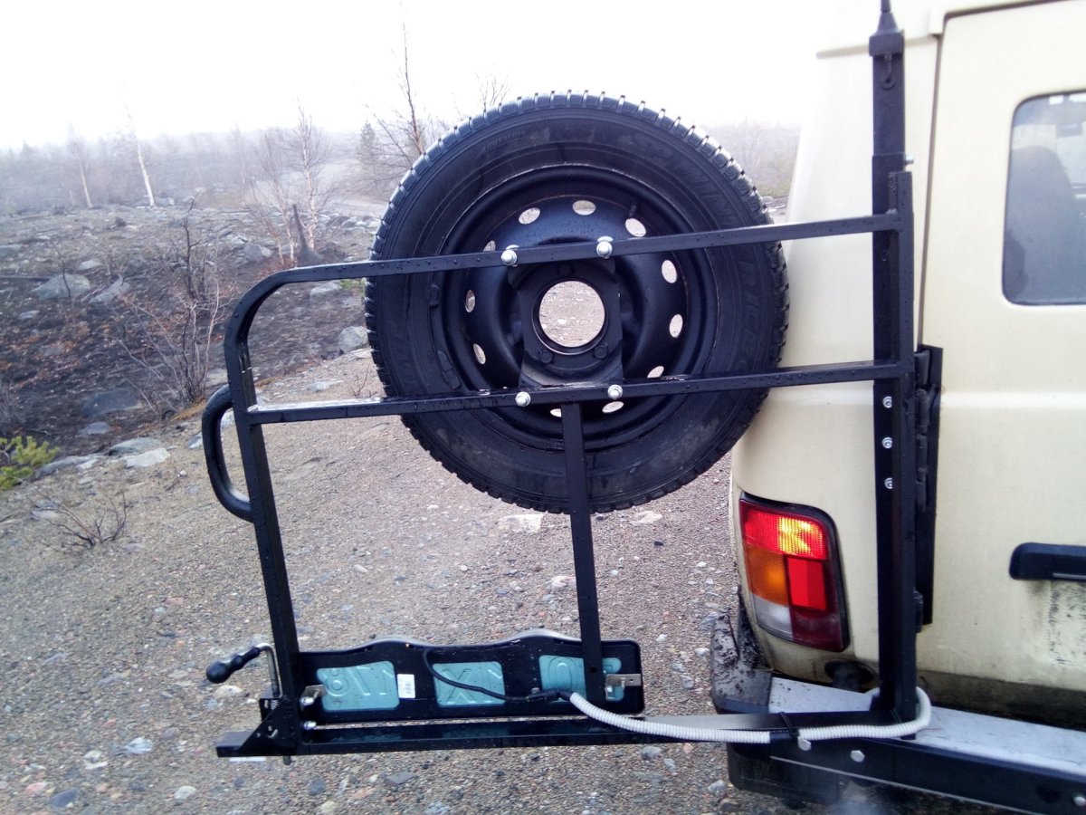 Крепление запаски Нива 21213