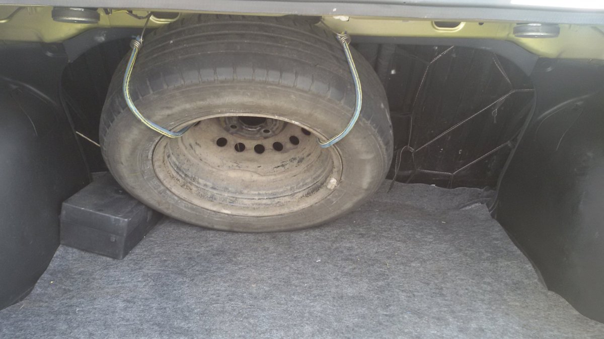 Крепление запаски в Ланосе