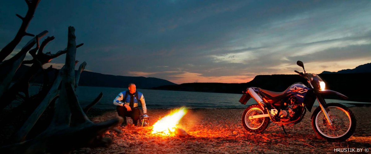 Мотоцикл у костра