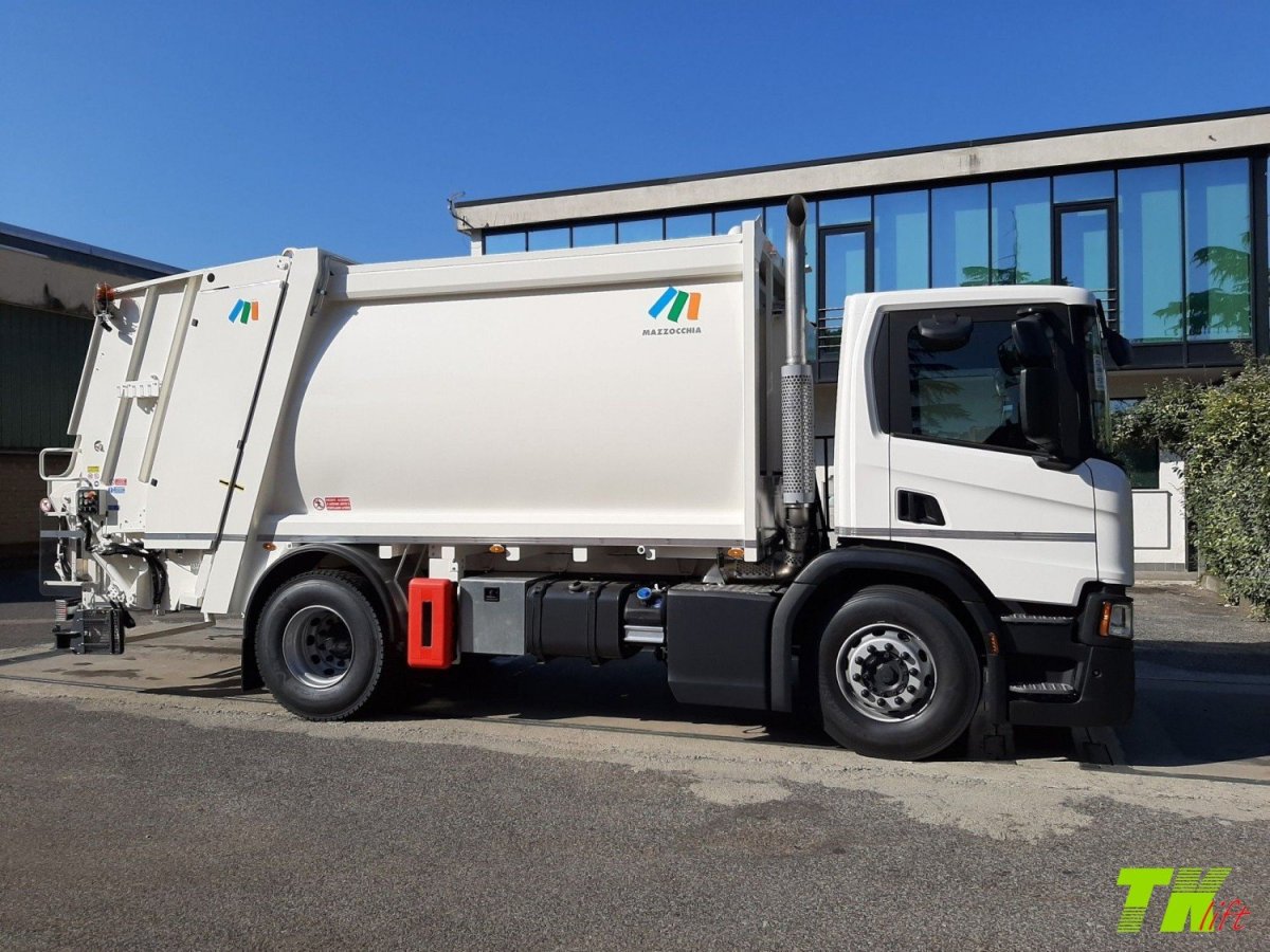 Мусоровоз Скания с задней загрузкой