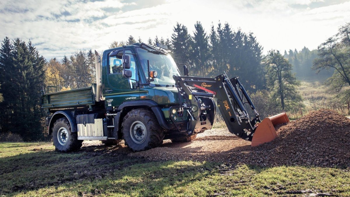 Унимог трактор