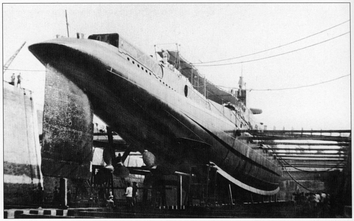 Подлодка Сюркуф на дне