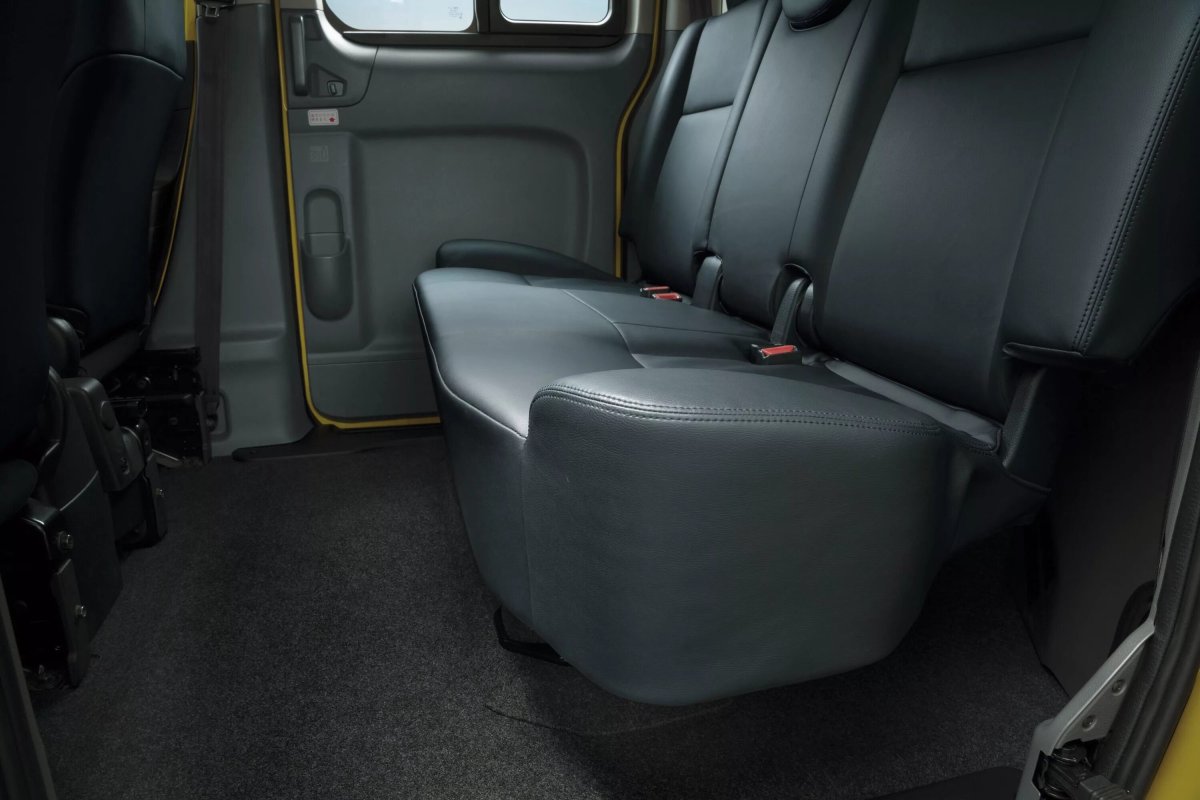 Ниссан нв 200 салон