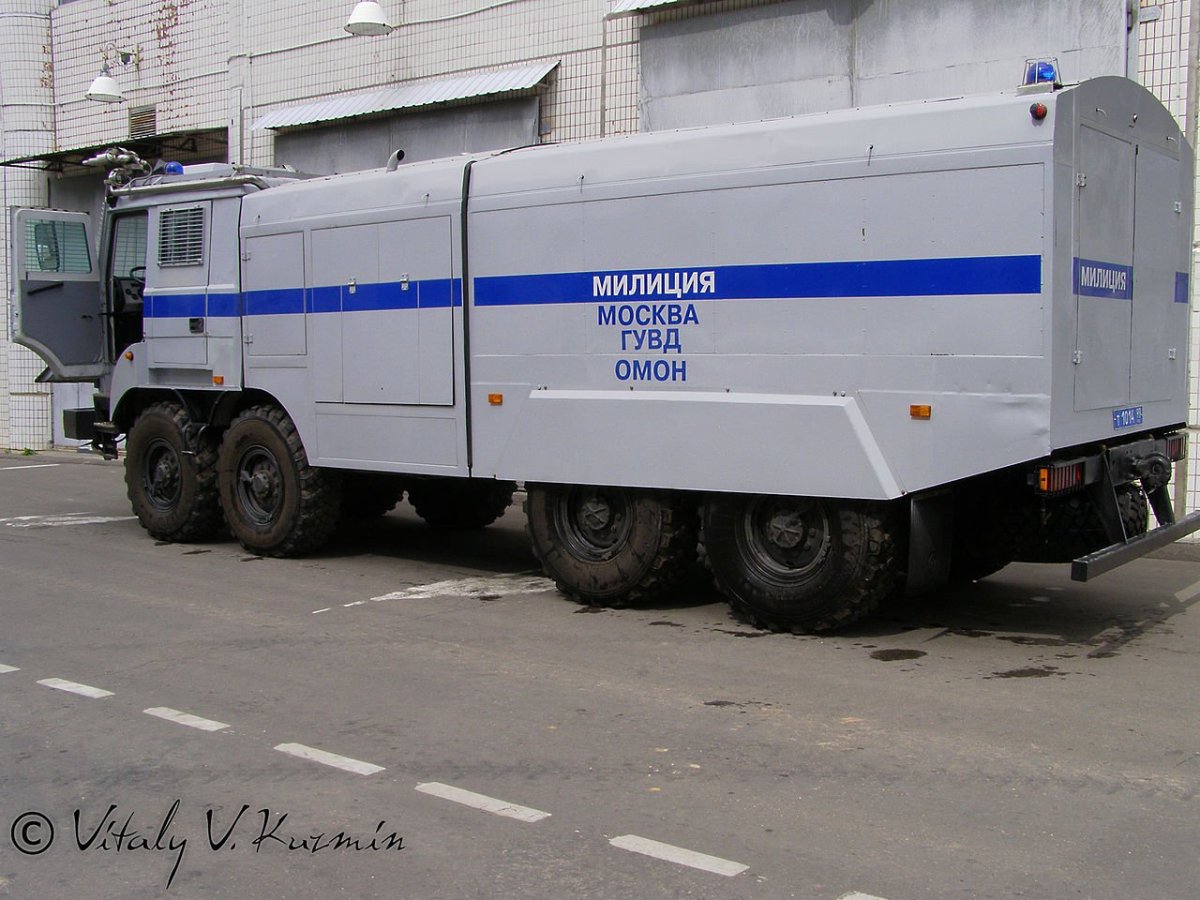 Урал-532362 "лавина-ураган" - бронированный водометный спецавтомобиль