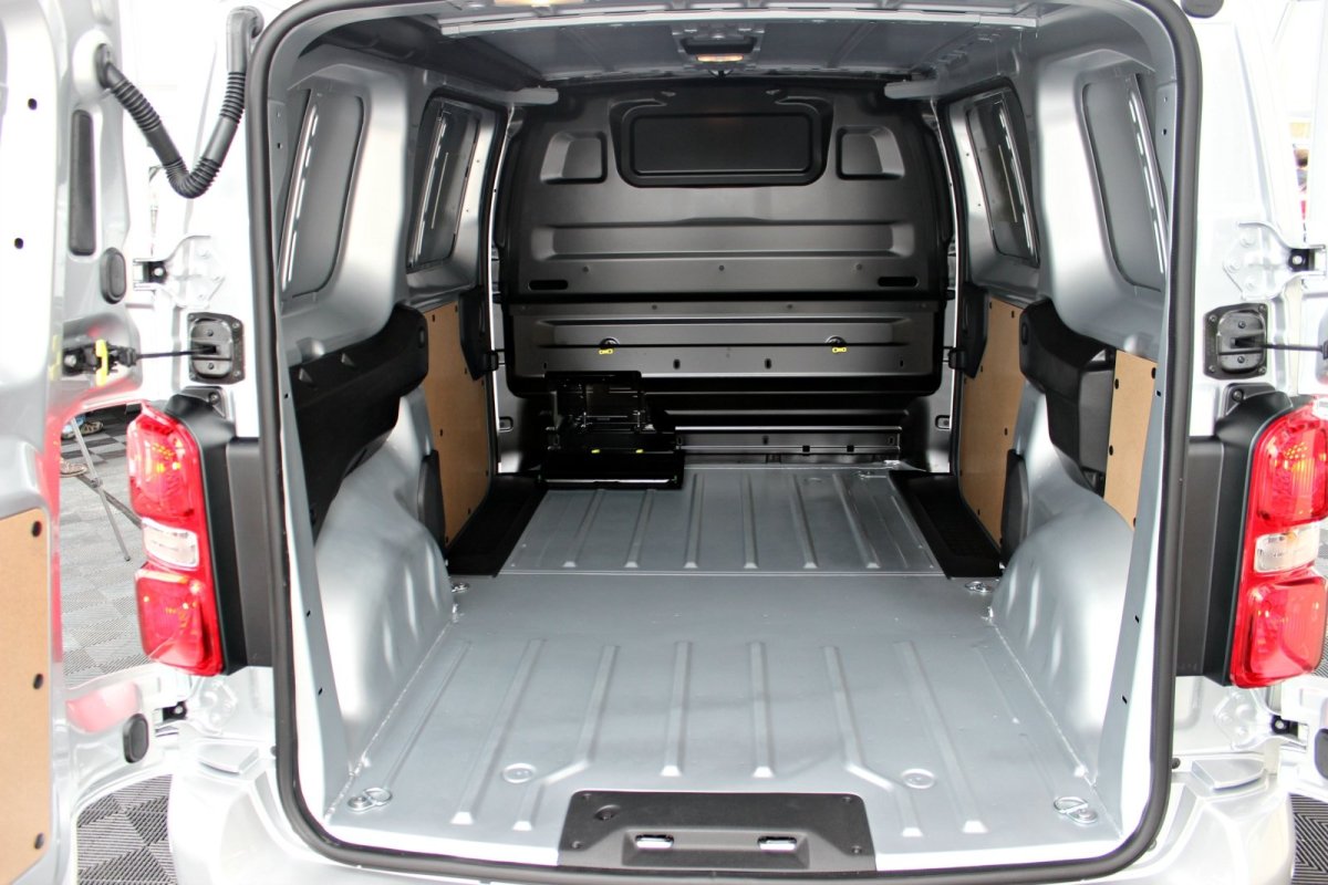 Peugeot Expert traveller салон