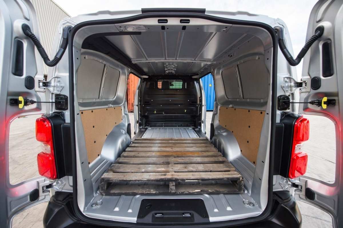 Пежо эксперт 2019