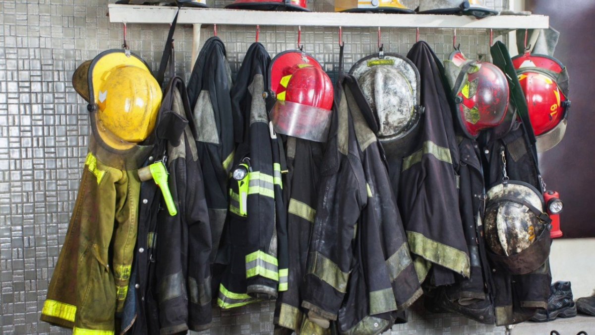 Шкаф для боевой одежды пожарного и снаряжения