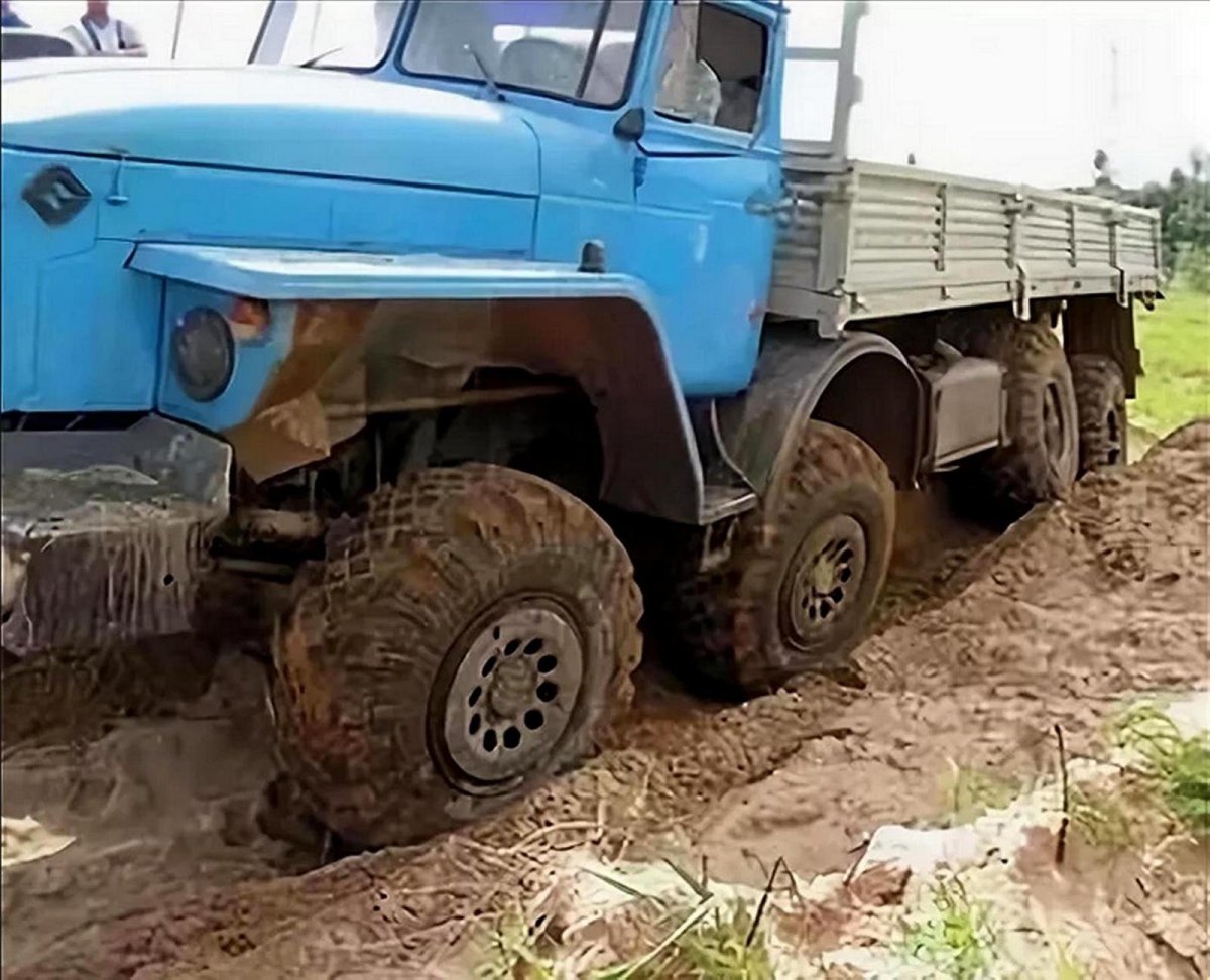 Урал 8х8 самосвал