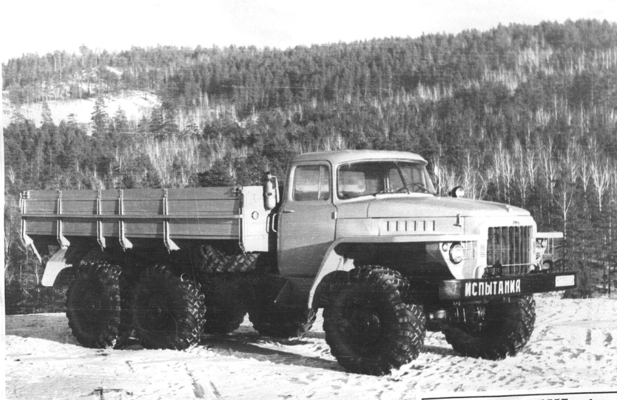 Урал 375 седельный тягач