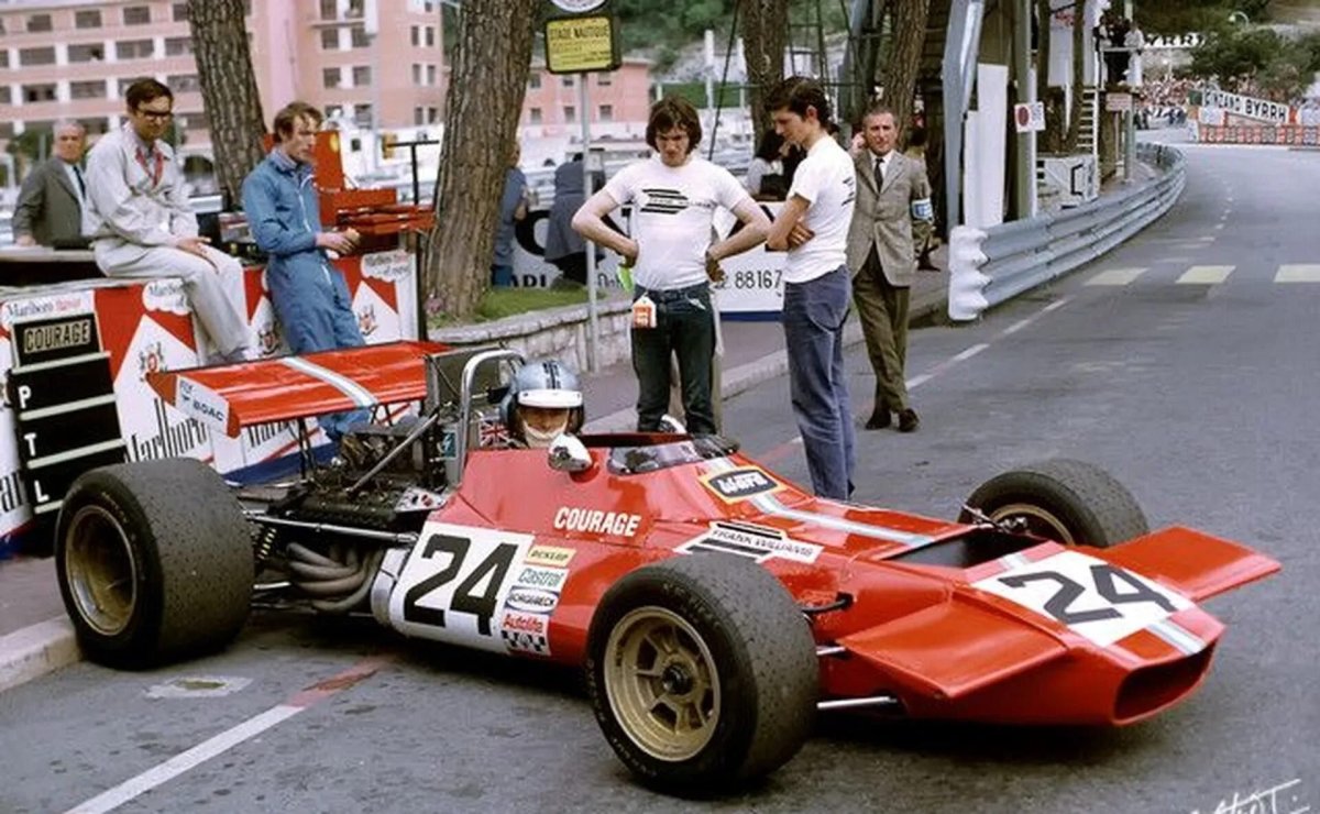 Пирс Каридж