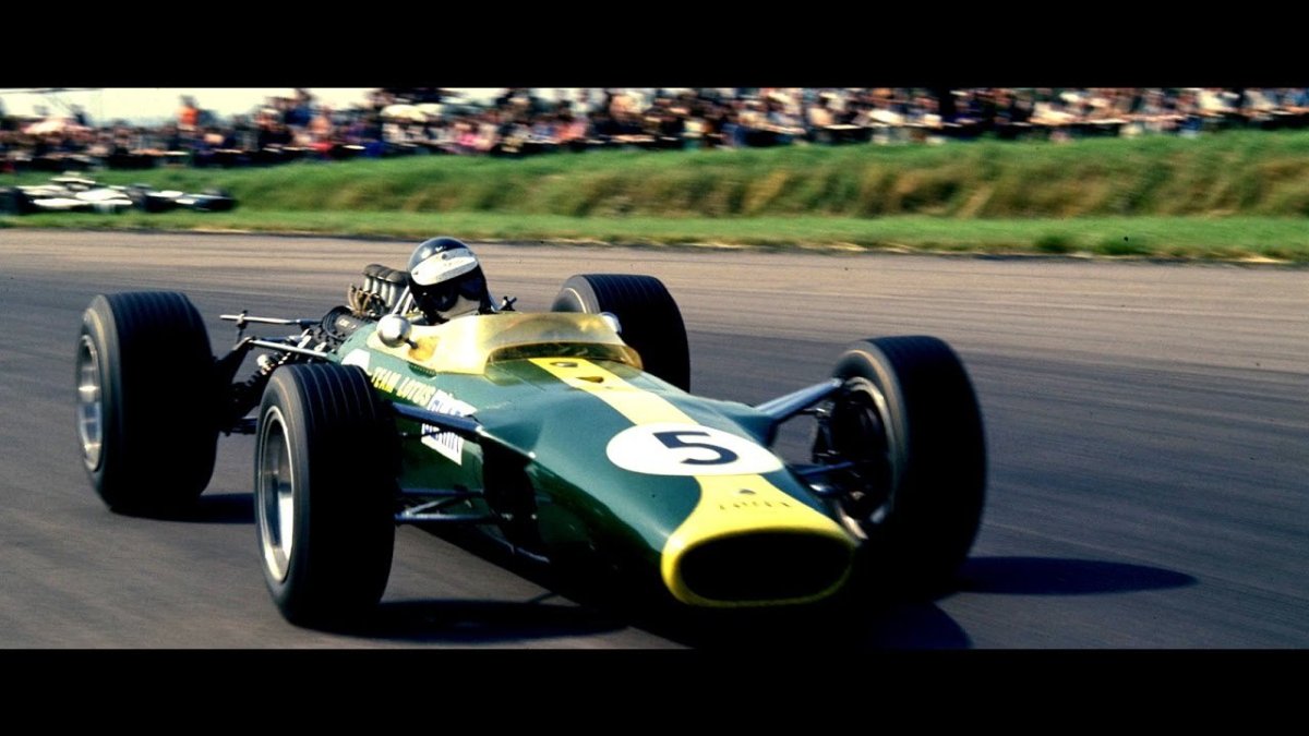 Машина Лотус f1