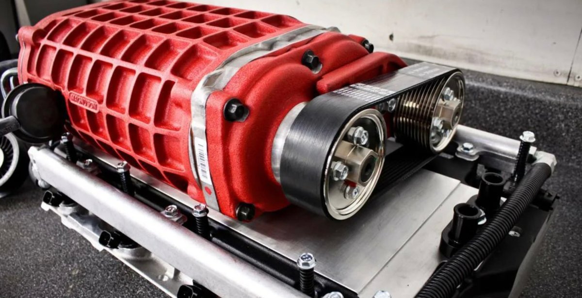 Суперчарджер (Supercharger)-механический нагнетатель.