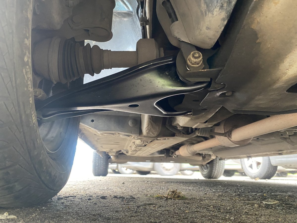 Передний правый рычаг Рено Логан 1 драйв 2