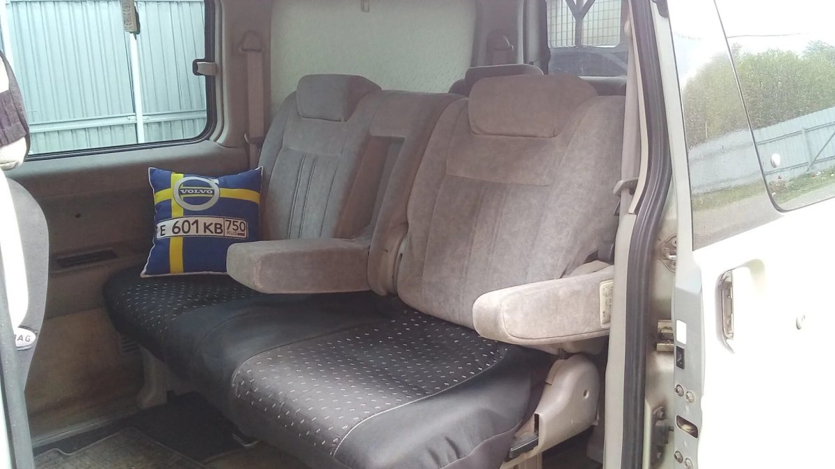 Мазда Бонго 2001 салон