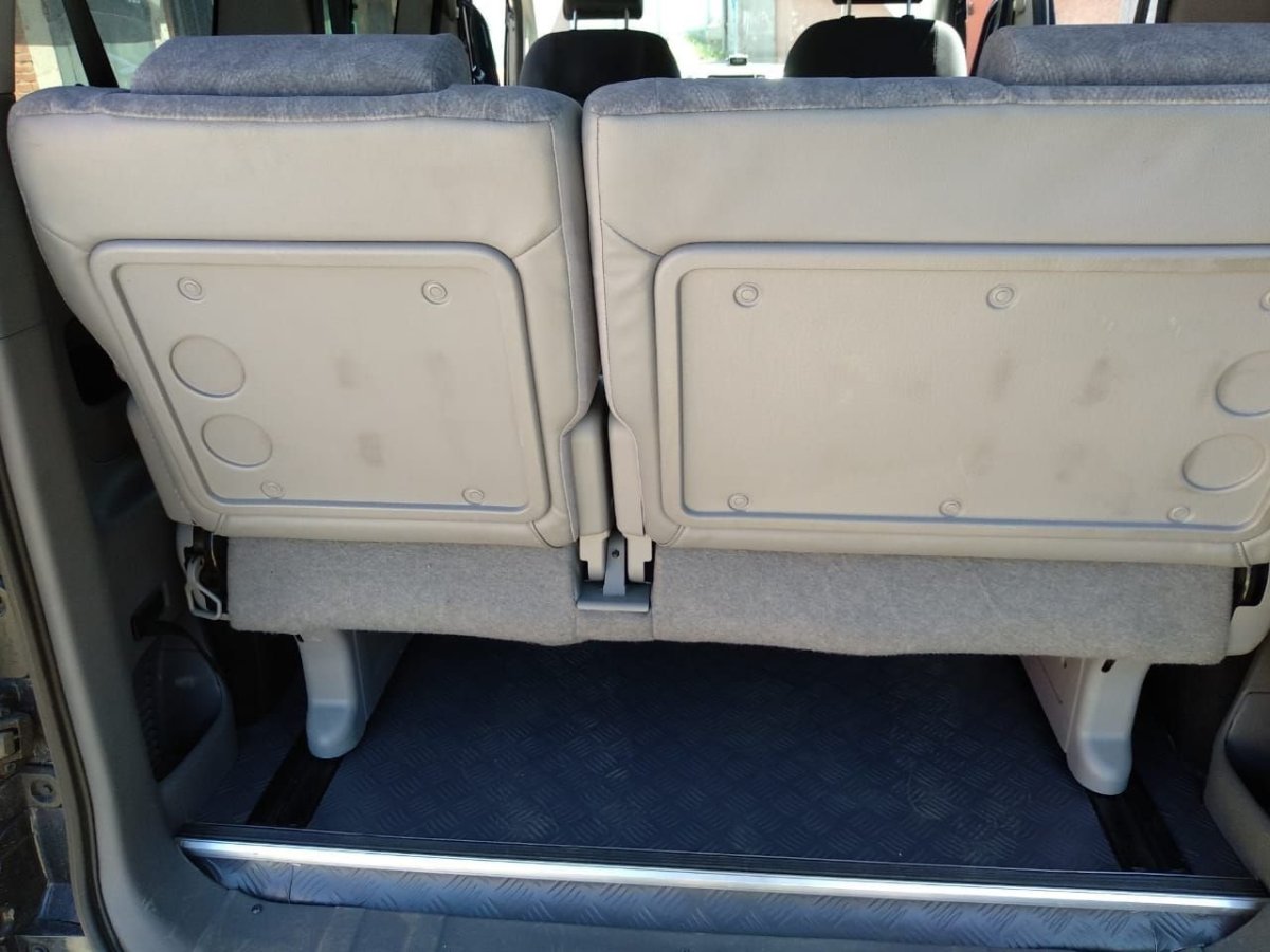 Mazda Bongo Friendee салон