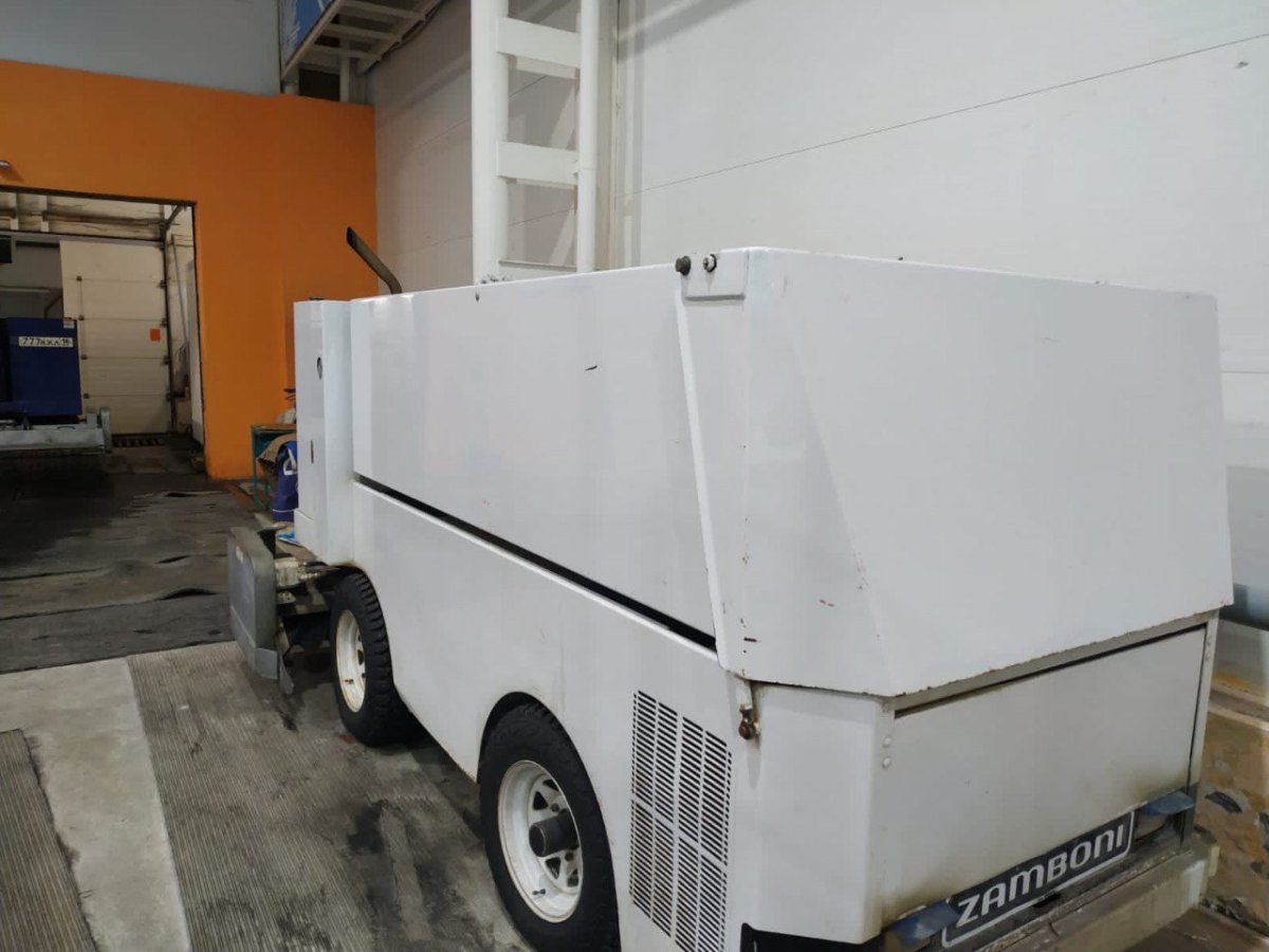 Zamboni 446