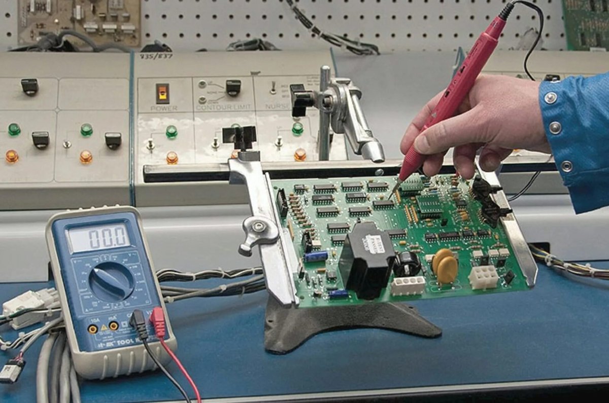 Монтажник РЭА печатных плат