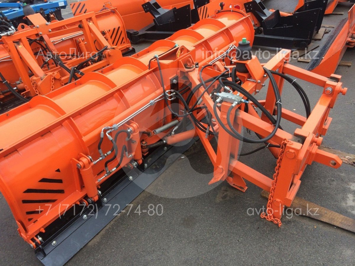 Передний комбинированный отвал КДМ