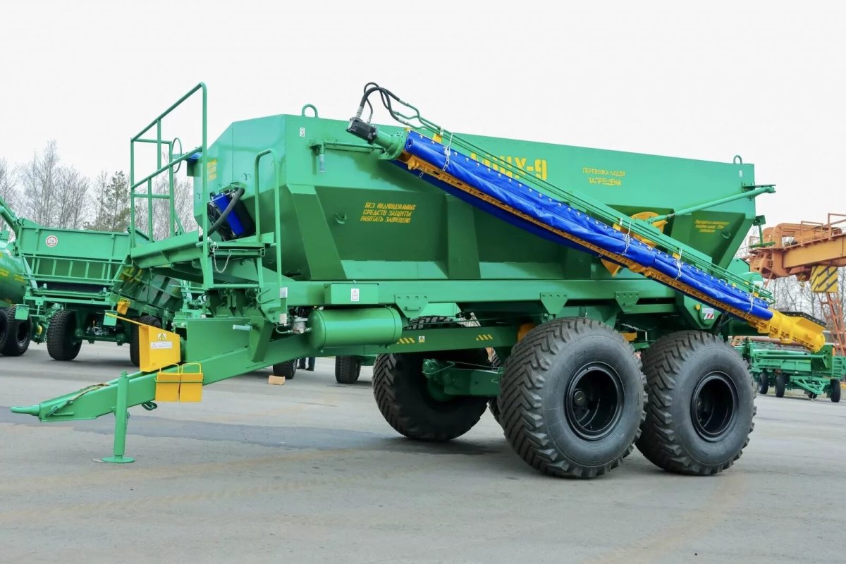 МШХ-9 машина для внесения пылевидных химмелиорантов