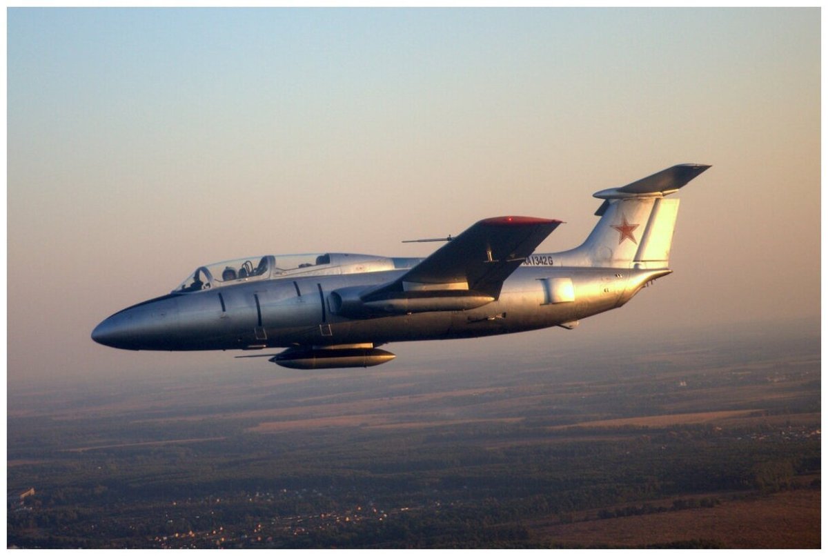 Реактивный самолет л-29