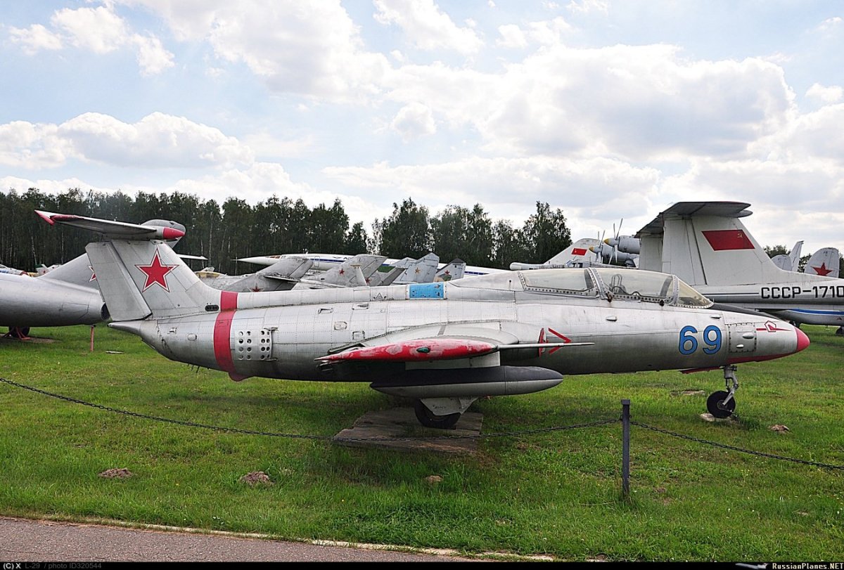 Самолет Альбатрос л29