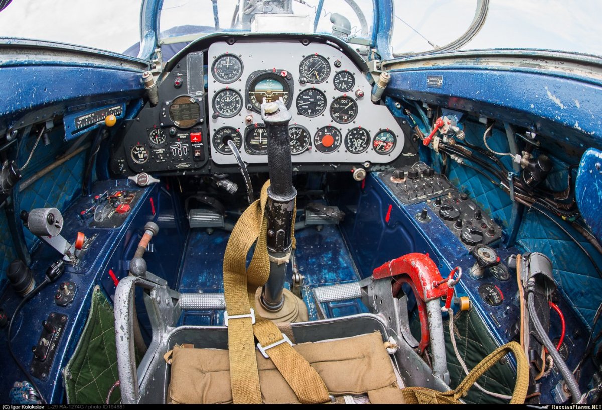Кабина самолета л 29